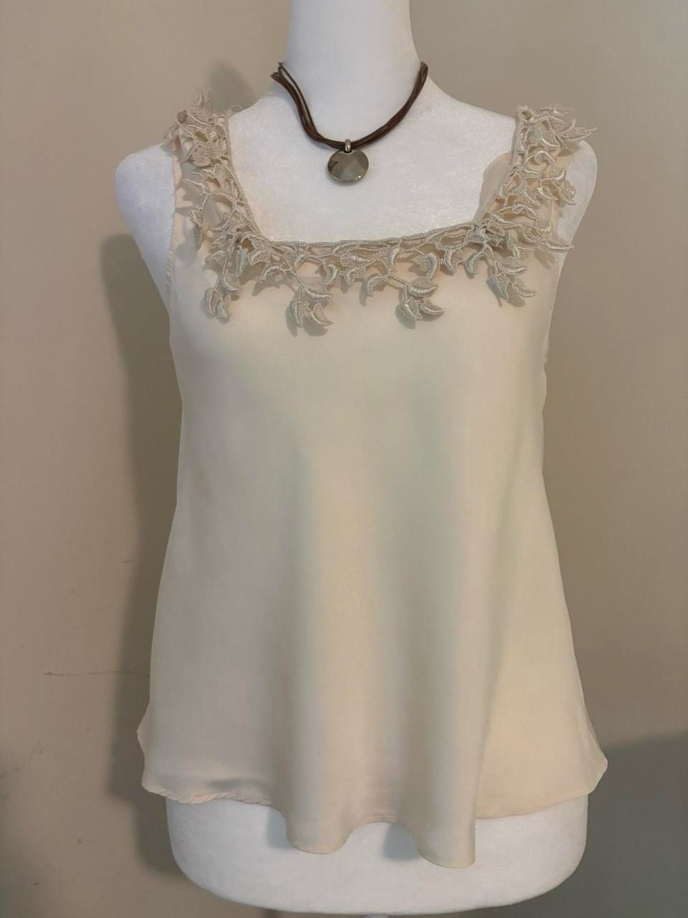 Vintage Victoria’s Secret cream 100% silk tank top with lace trim size p (xs/s)